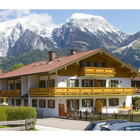 Gruenstein Apartment *